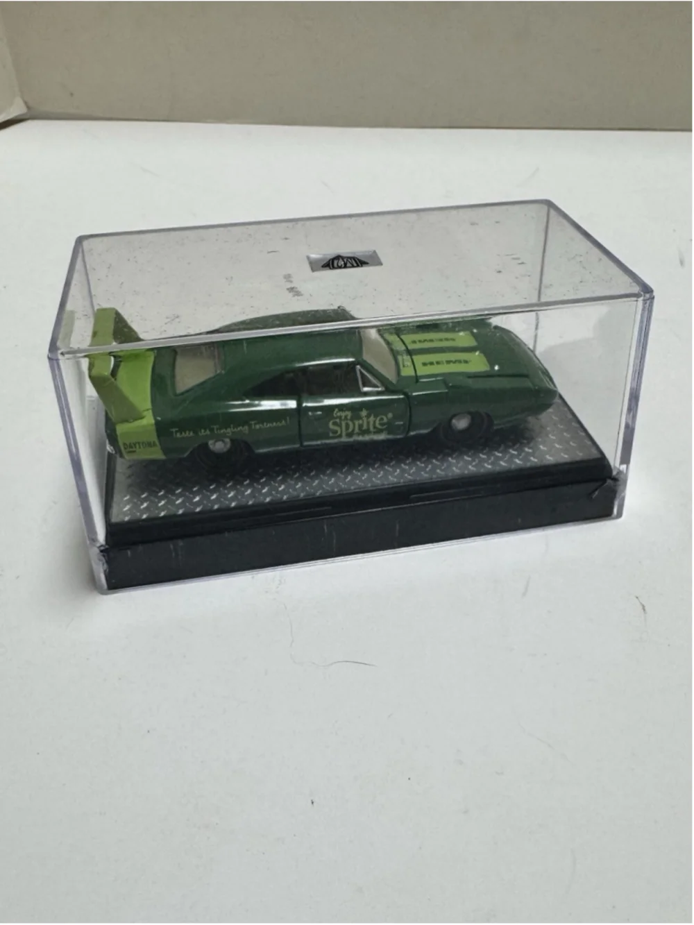 M2 Machines 1969 Dodge Charger Daytona Hemi Sprite Green Die Cast